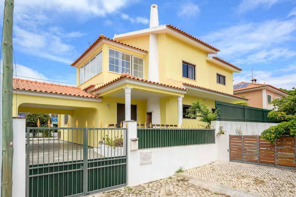 Casa Amarela Holiday home *