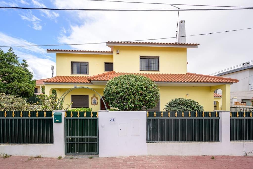 Casa Amarela Holiday home *